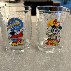 Vintage Walt Disney World Celebration Glasses. Set of 2. Excellent condition ❤️